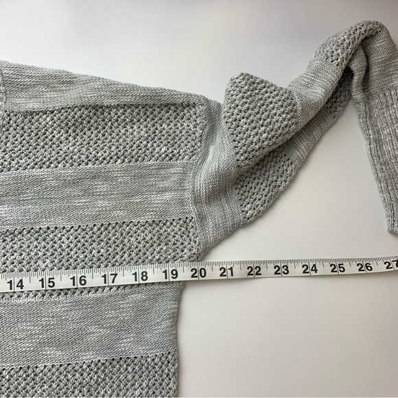 Vanity Womens Snap Cuffs Crew Neck Crocheted Sweater Gray Size Medium - Picture 9 of 10